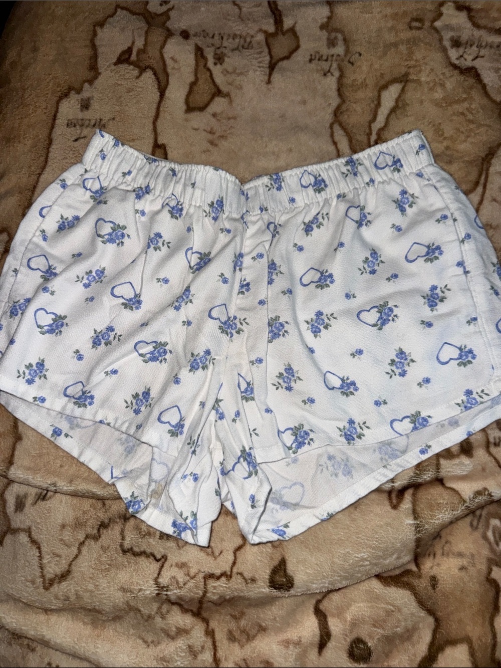 🖤NWOT Hollister White Sleep Shorts with Blue Floral Hearts size S🖤